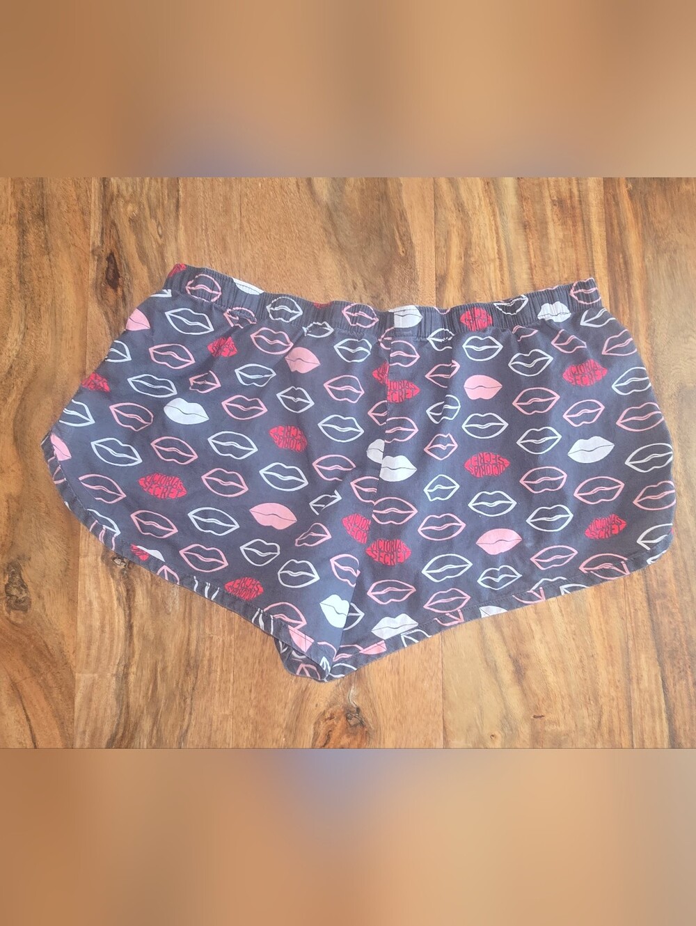 PINK Victoria's Secret Black Lip Print Sleep Pajama Shorts Size: XS - Picture 4 of 6